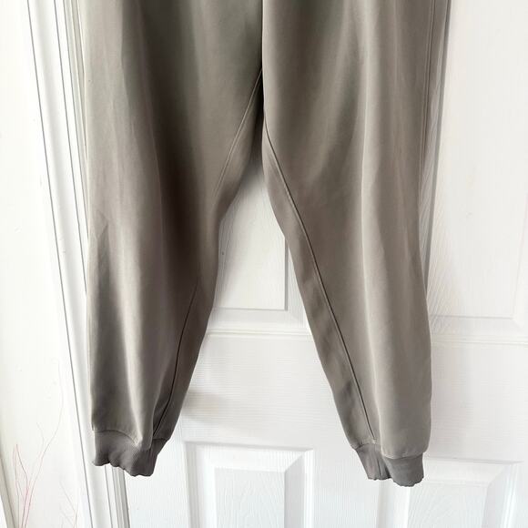 Lululemon Light Grey Sage Green On The Fly Jogger Pants Woven 28" Inseam M/L - Picture 5 of 8